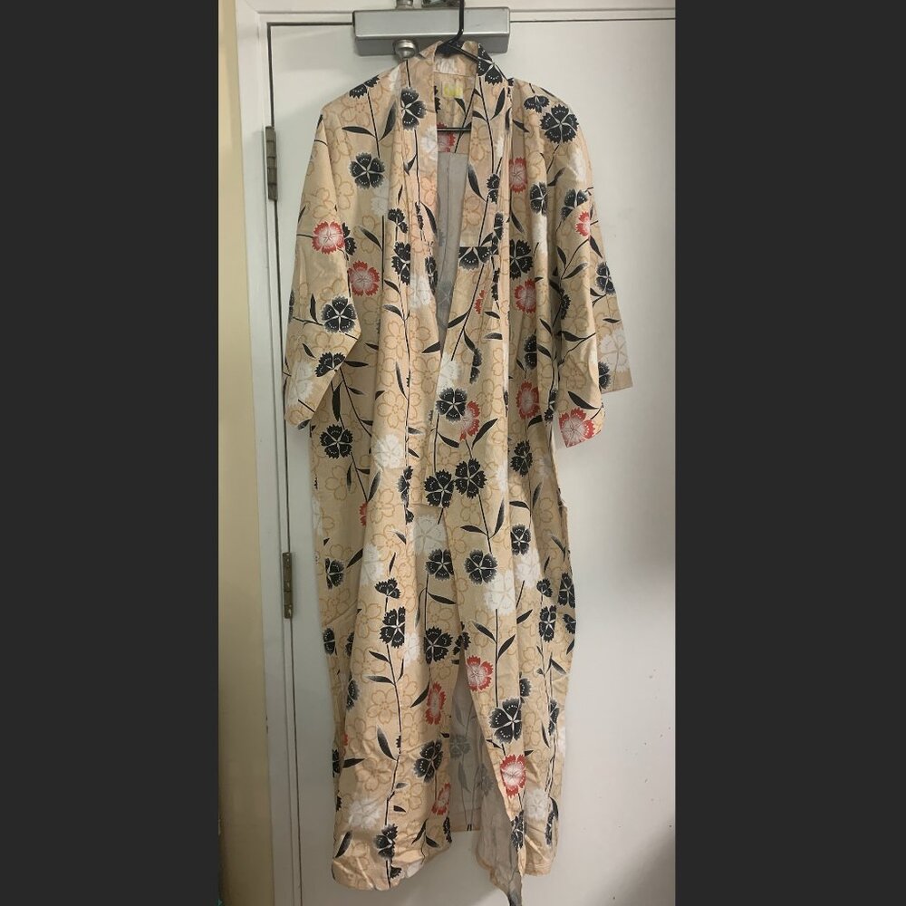 Cream or Light Tan Kimono Yukata w/ Flower Design Used
